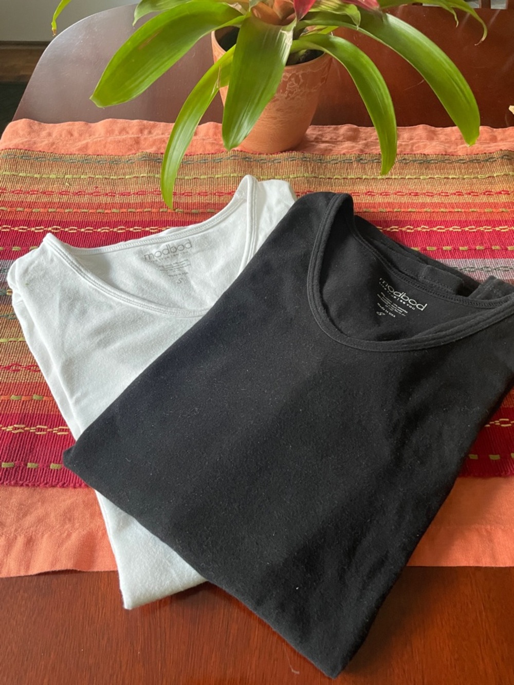 V-neck Tee Pair in Black and White